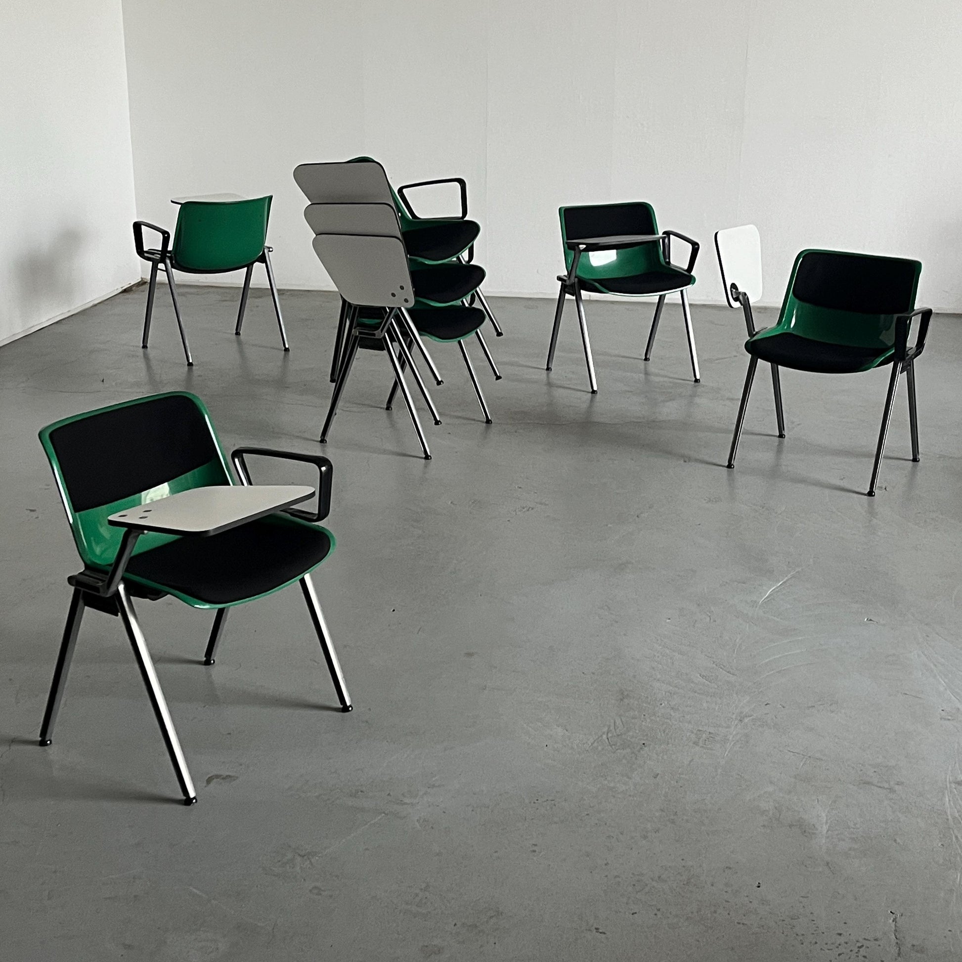 Vintage 'Modus' Bürostuhl von Osvaldo Borsani für Tecno, Grün, Schwarz, Holz