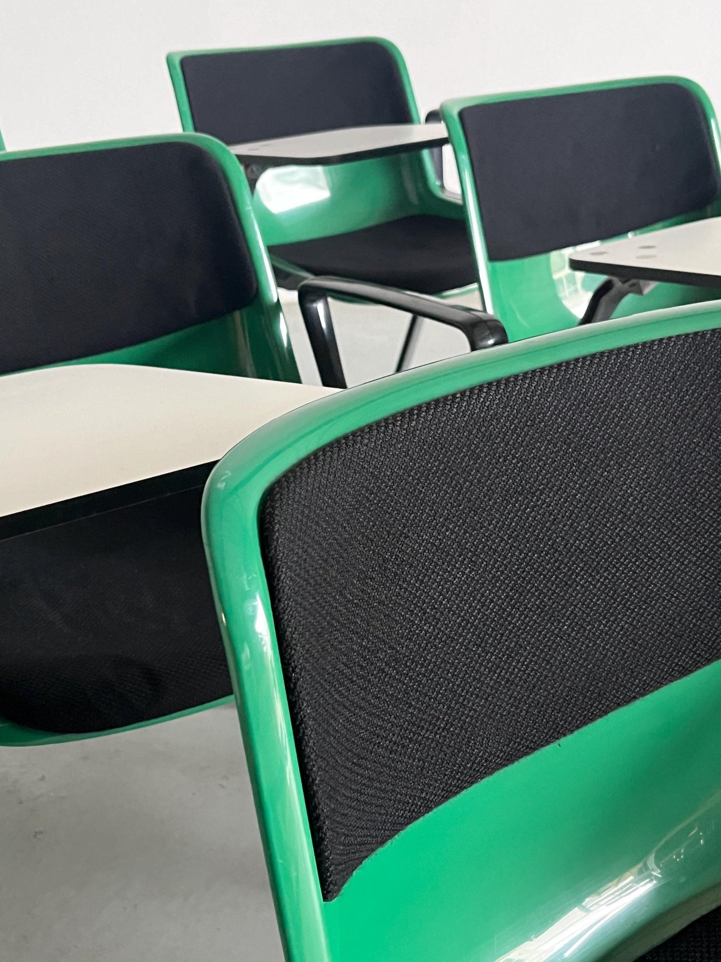 Vintage 'Modus' Bürostuhl von Osvaldo Borsani für Tecno, Grün, Schwarz, Holz