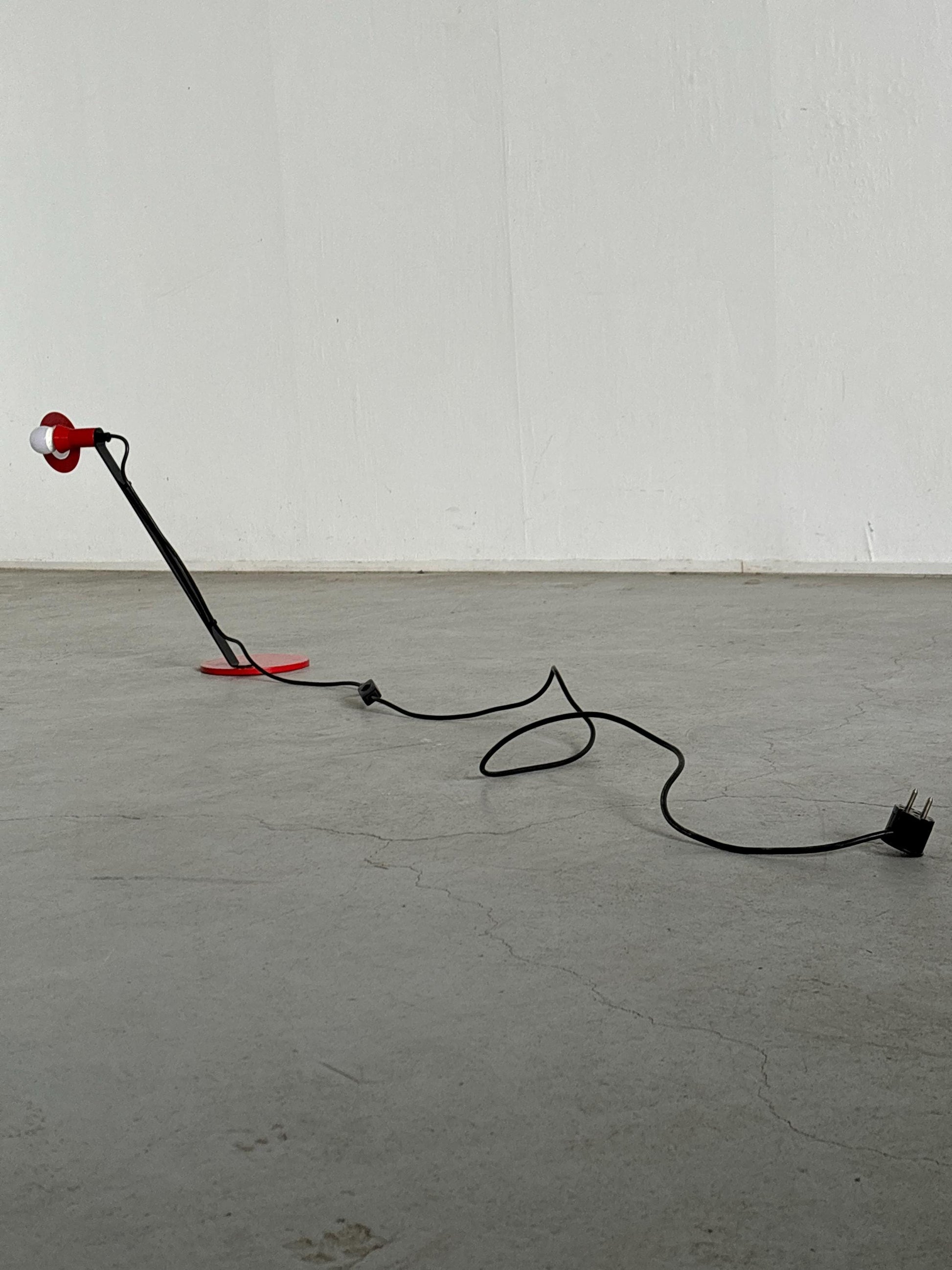 Vintage Postmoderne Schreibtischlampe Rot Schwarz Metall Geometrisch 1980er Niederlande