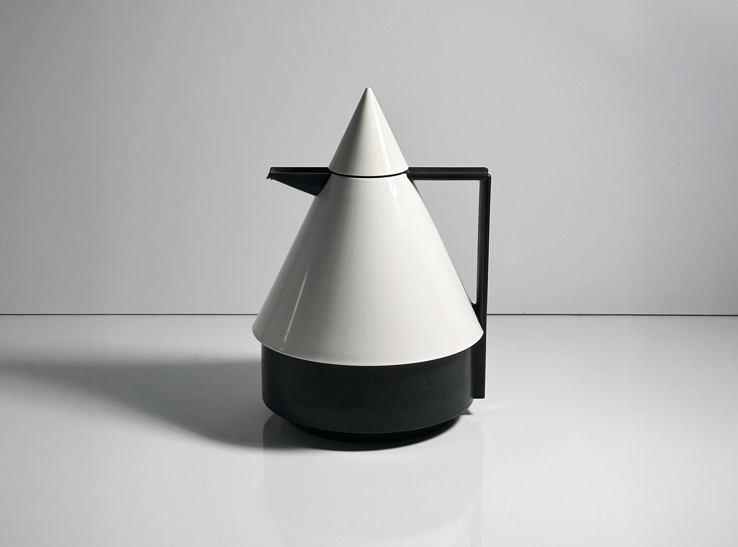 Vintage thermos flask Emsa Rio white 1980s Memphis Milano