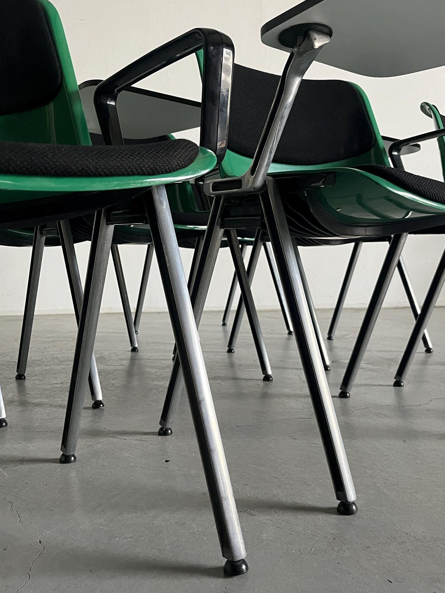 Vintage 'Modus' Bürostuhl von Osvaldo Borsani für Tecno, Grün, Schwarz, Holz