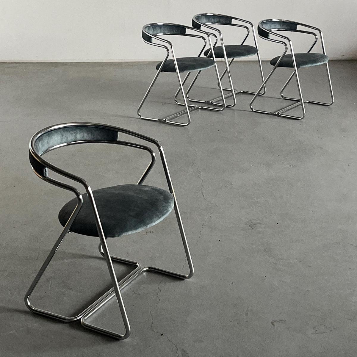 Vintage Sessel in Hellblau Grau Chrom, Stahlrohr und Samt