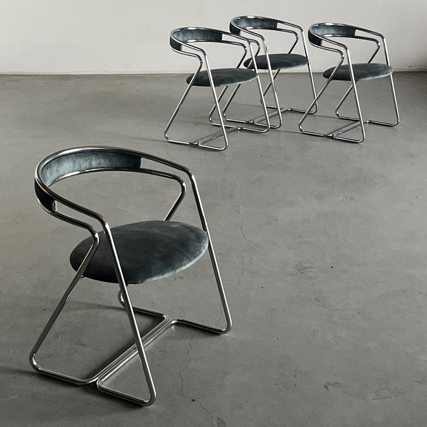 Vintage Sessel in Hellblau Grau Chrom, Stahlrohr und Samt