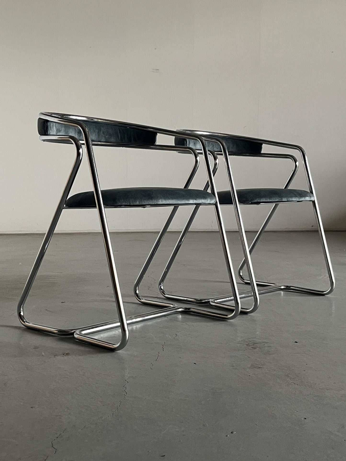 Vintage Sessel in Hellblau Grau Chrom, Stahlrohr und Samt