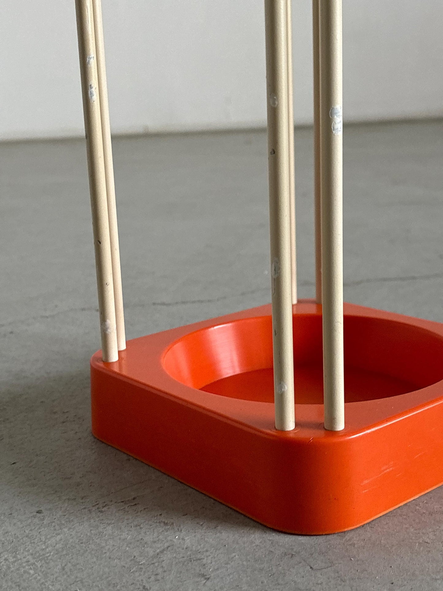 Vintage Regenschirmständer Space Age Orange Weiß 1970er