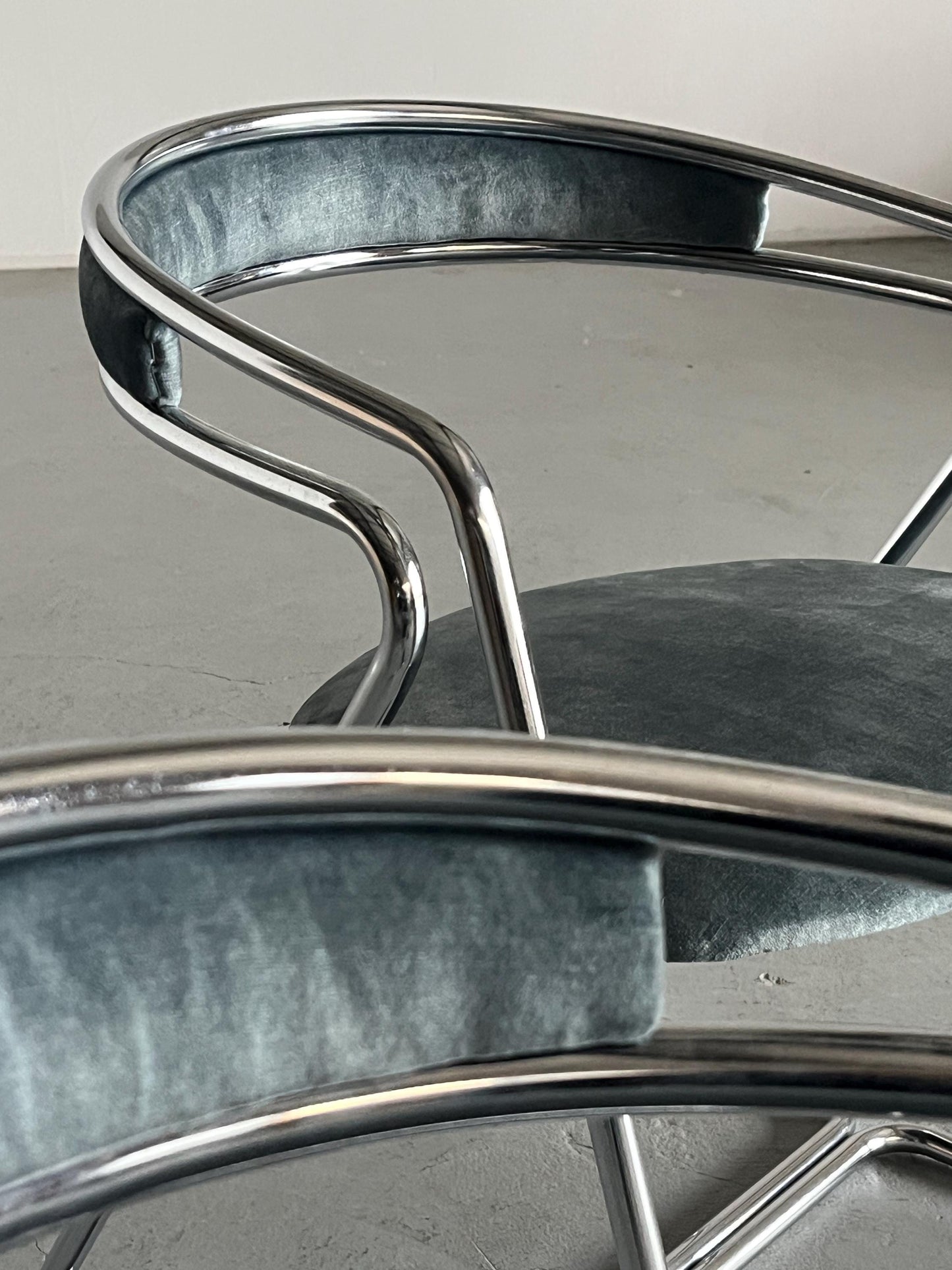 Vintage Sessel in Hellblau Grau Chrom, Stahlrohr und Samt