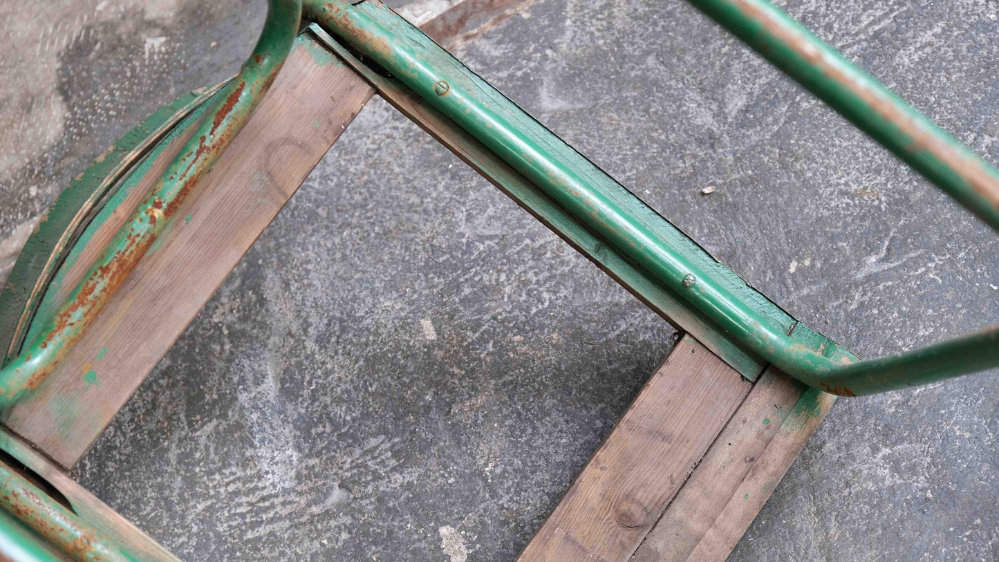 Chaise cantilever Bauhaus vintage à restaurer 1 sur 2