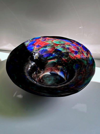 Vase vintage en verre de Bohème rouge vert bleu années 1980 Space Age Galaxy