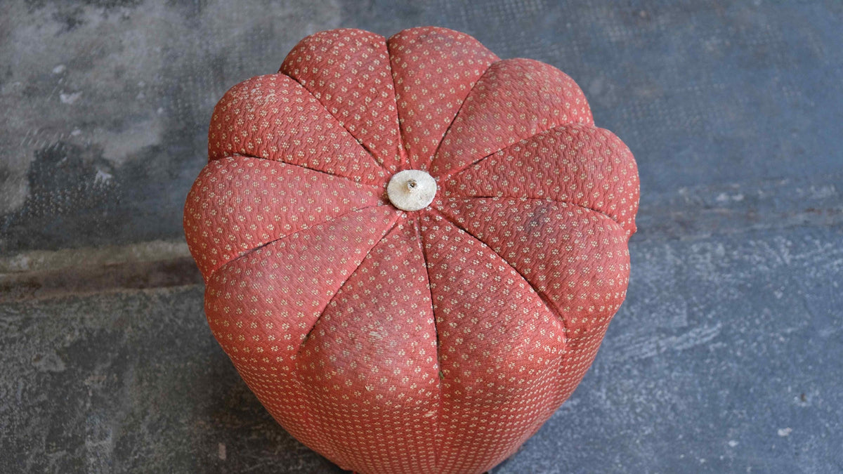 Pouf vintage Art Déco par Halabala en rouge