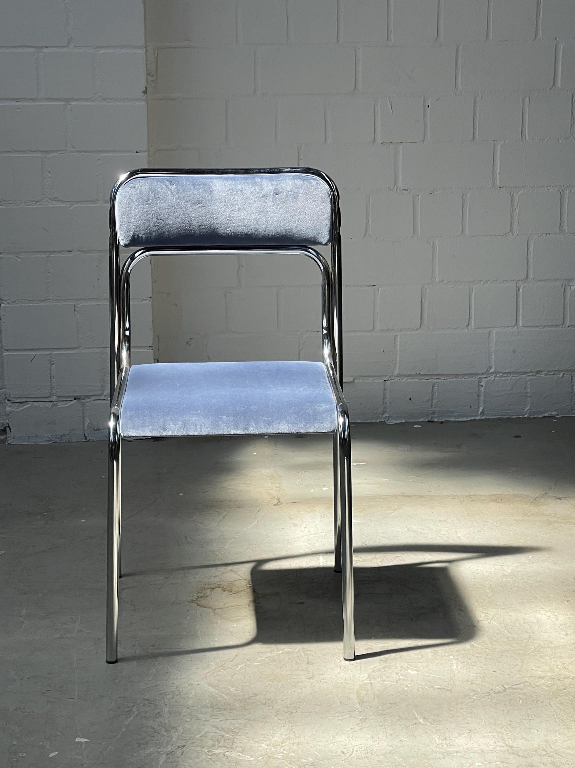Vintage Bauhaus Stahlrohr Stuhl mit Samtbezug