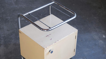 Table de chevet vintage style Bauhaus ivoire