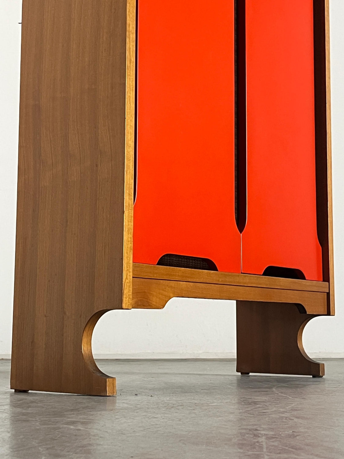 Vintage Konstruktivistischer Holzschrank Mid-Century Modern 1960er Italien