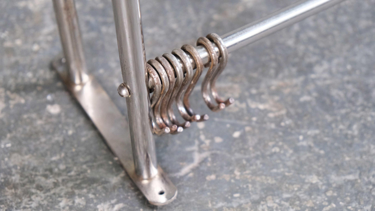 Vintage Wandgarderobe Bauhaus mit Hutablage von unbekannt für unbekannt