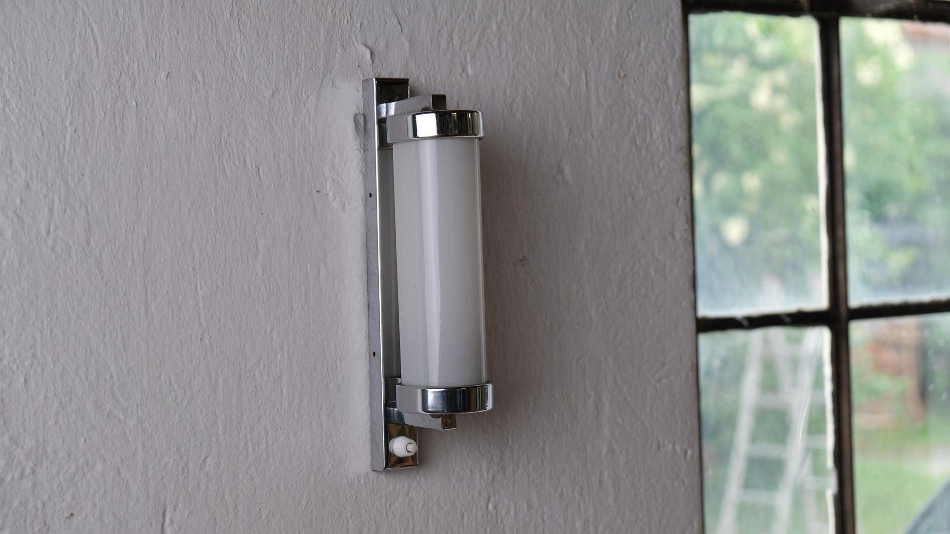 Vintage Wandleuchte von Napako mit Glaszylinder, Größe M, neu verkabelt, Chrom, Einzelstück