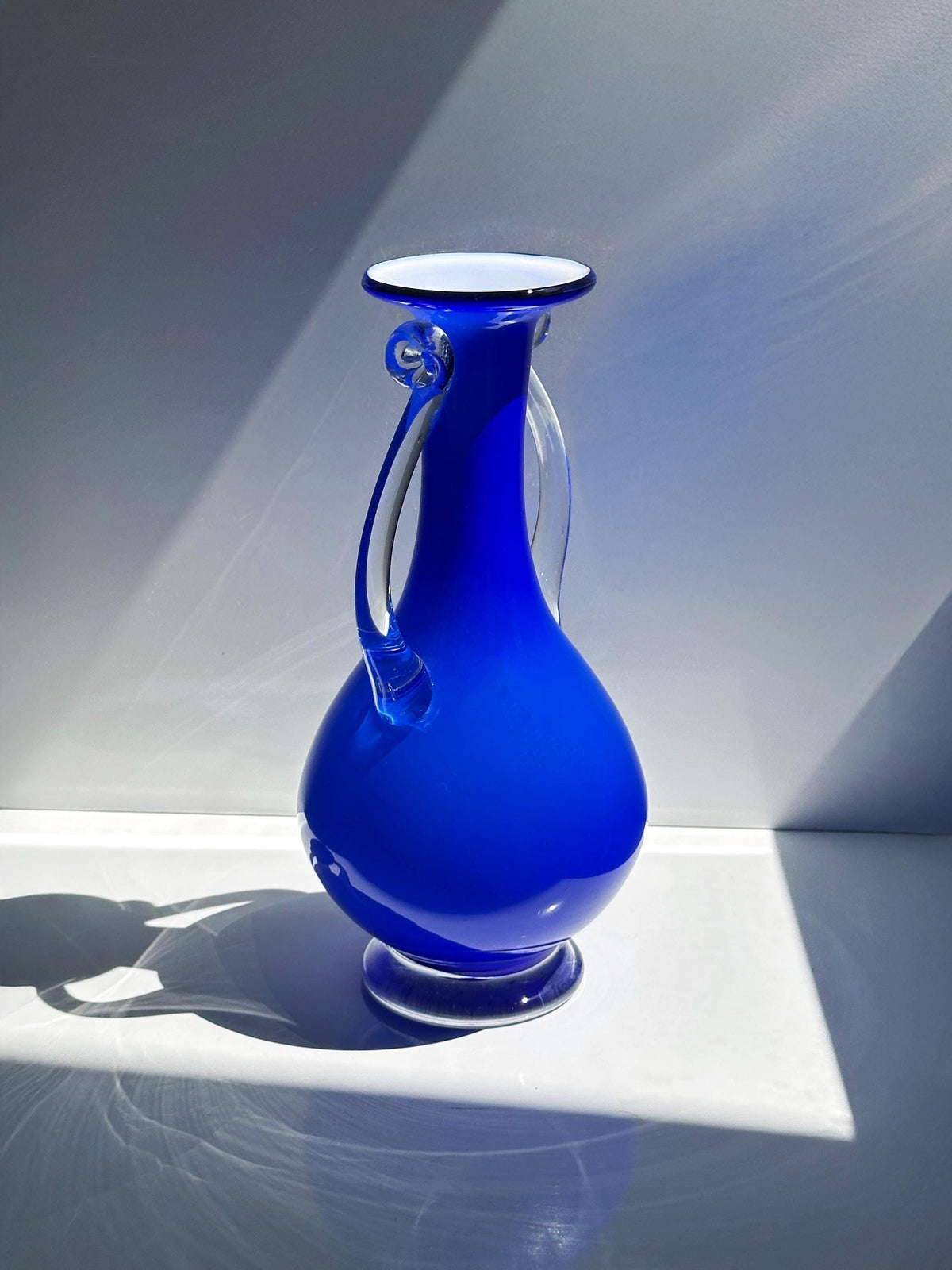 Vintage Henkelvase Kobaltblau mit Opalglas, Postmodern 1990er