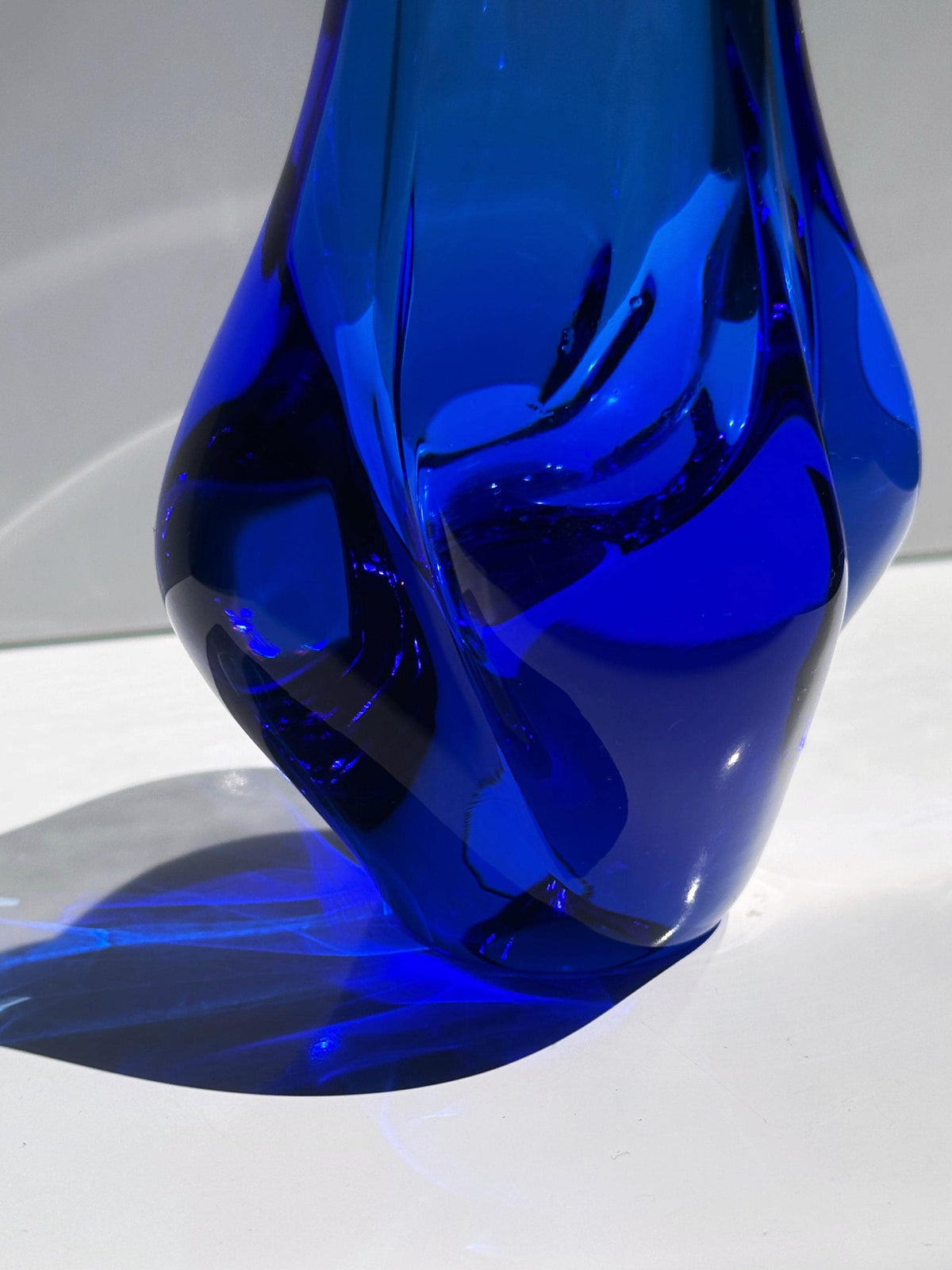 Vintage Mini Glas Vase von Miroslav Klinger Kobalt Blau Solifleur