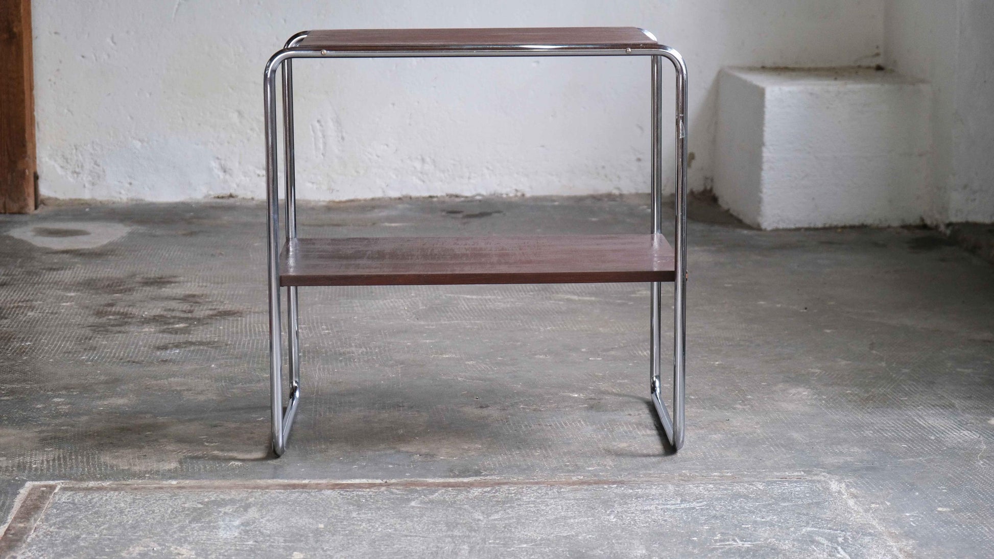 Vintage Beistelltisch von unbekannt für unbekannt mit braunen Holzablagen