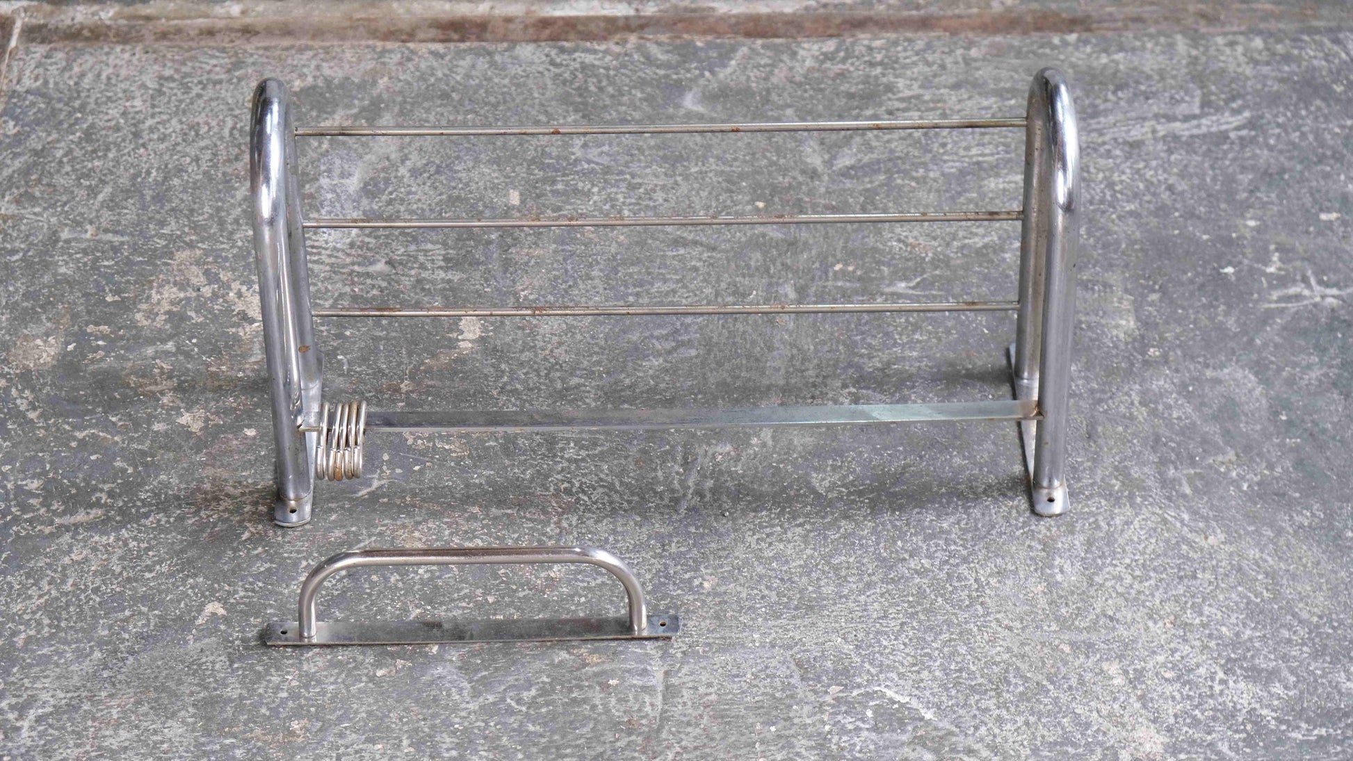 Vintage Wandgarderobe Bauhaus #0024 mit Hutablage und Halterung