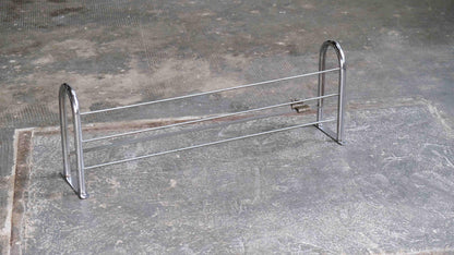 Vintage Wandgarderobe Bauhaus mit Hutablage und Kleiderhaken Chrom silberfarben