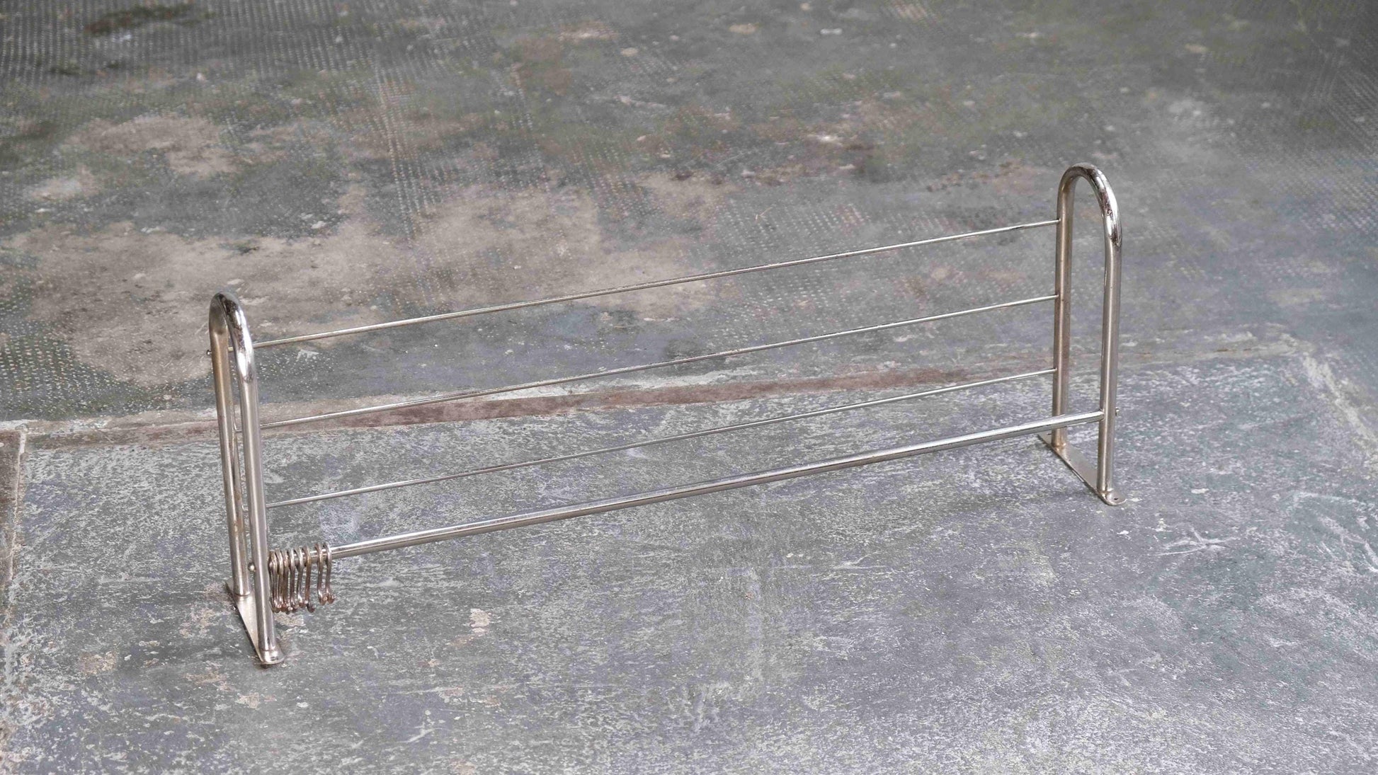 Vintage Wandgarderobe Bauhaus mit Hutablage von unbekannt für unbekannt