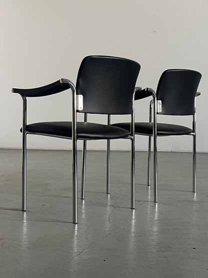 Chaise de salle à manger vintage en similicuir noir et acier chromé, Italie, années 1980