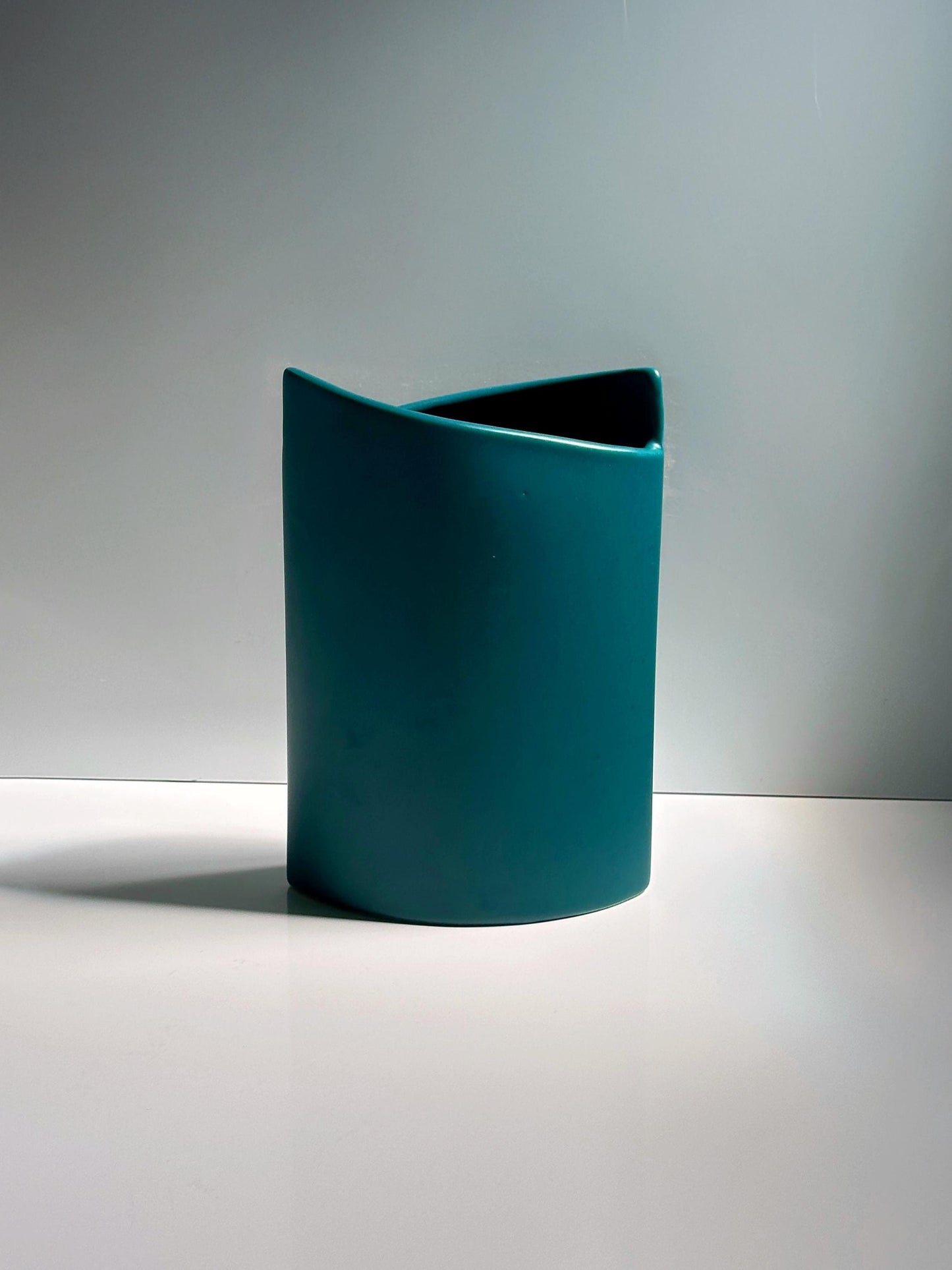 Vintage turquoise ASA flower vase by Mandel Elypse Memphis Milano 90s