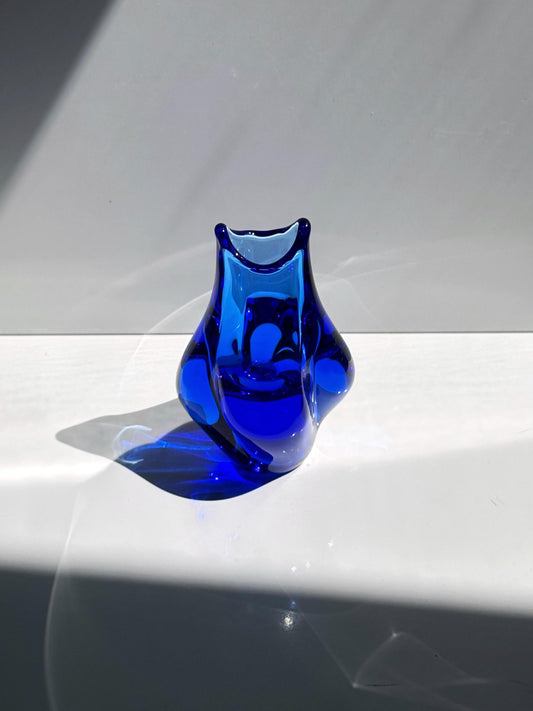 Vintage Mini Glas Vase von Miroslav Klinger Kobalt Blau Solifleur
