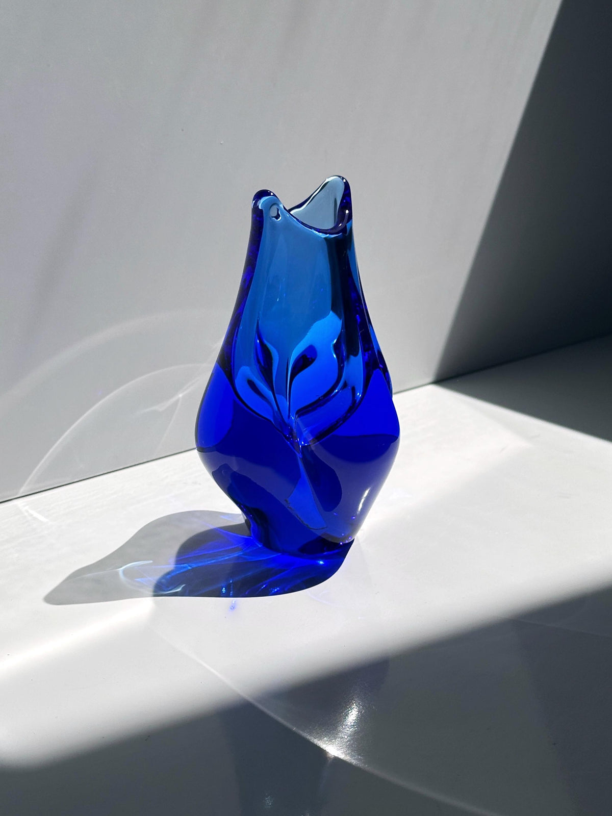 Vintage Mini Glas Vase von Miroslav Klinger Kobalt Blau Solifleur