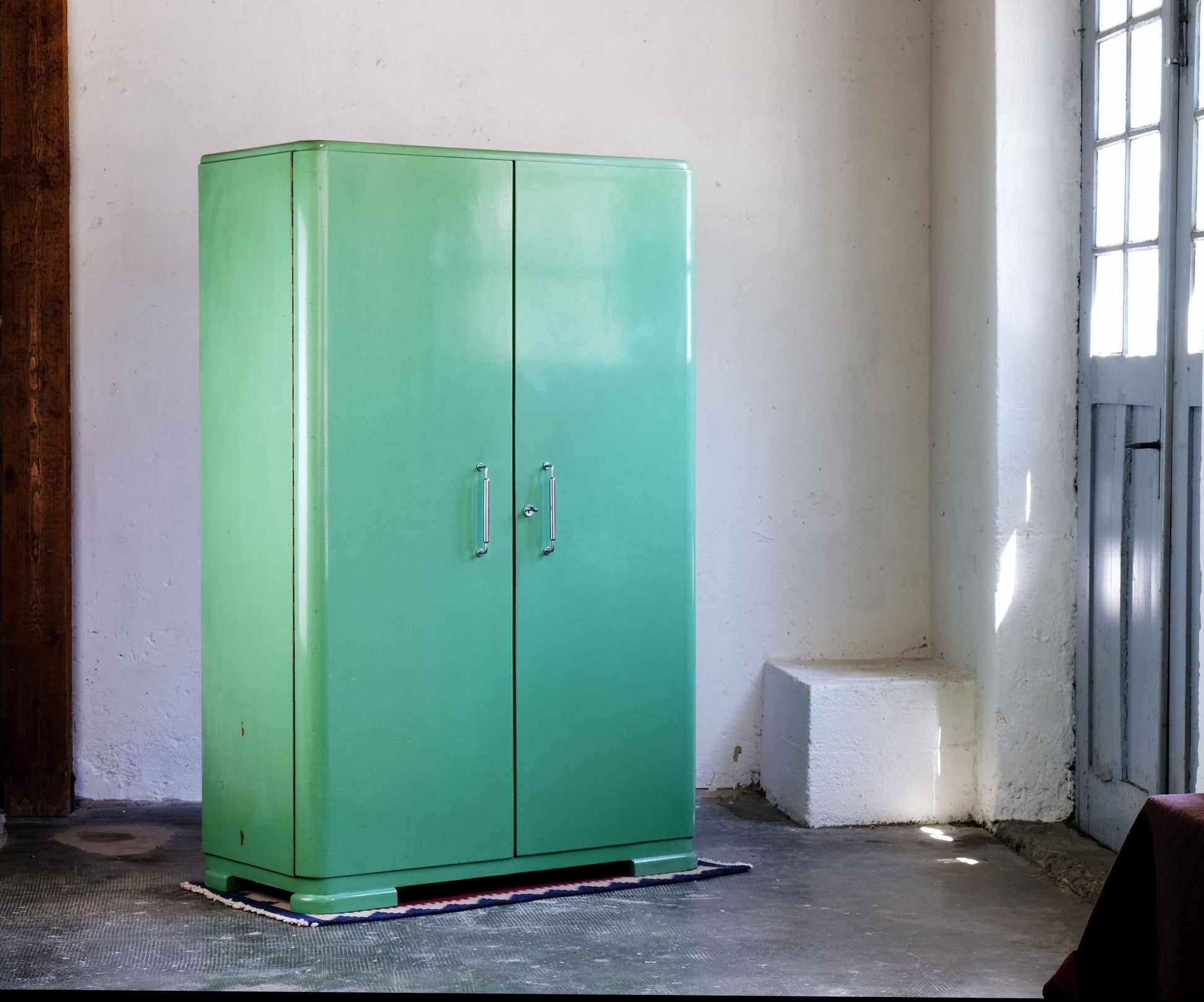 Vintage Bauhaus Kleiderschrank von Vichr für Prag lindgrün zweitürig