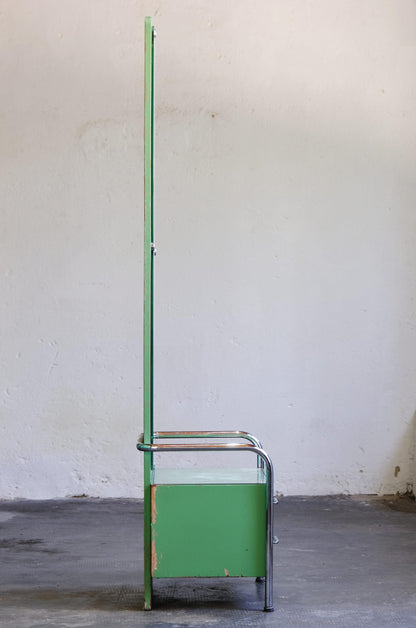 Vintage Bauhaus Spiegelkommode von Vichr in Lindgrün