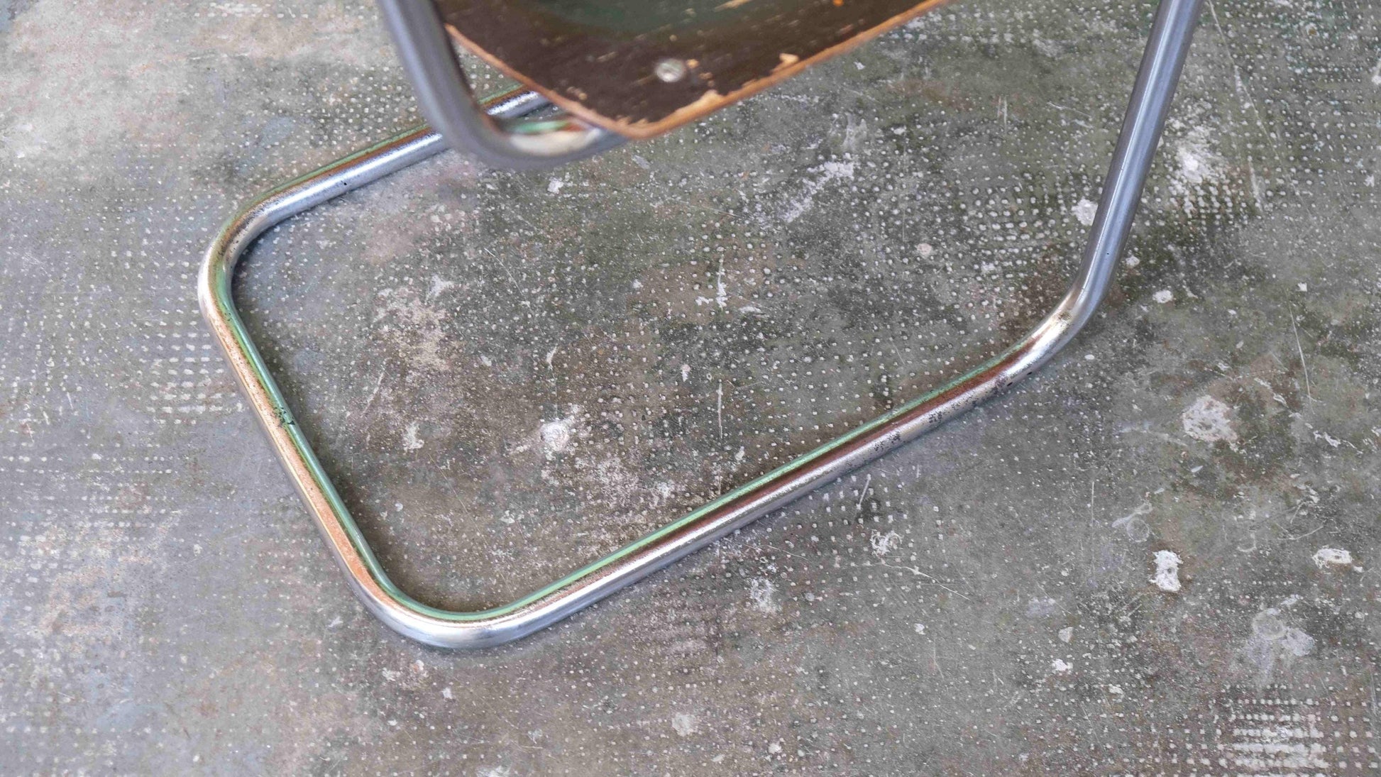 Vintage Freischwinger Stuhl von Bauhaus, restaurationsbedürftig