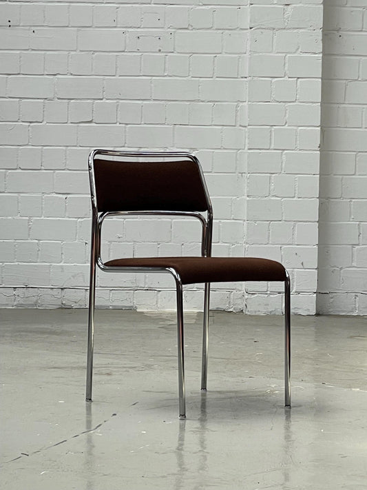 Vintage Stuhl Bauhaus stapelbar brauner Stoff verchromt von unbekannt für West-Germany