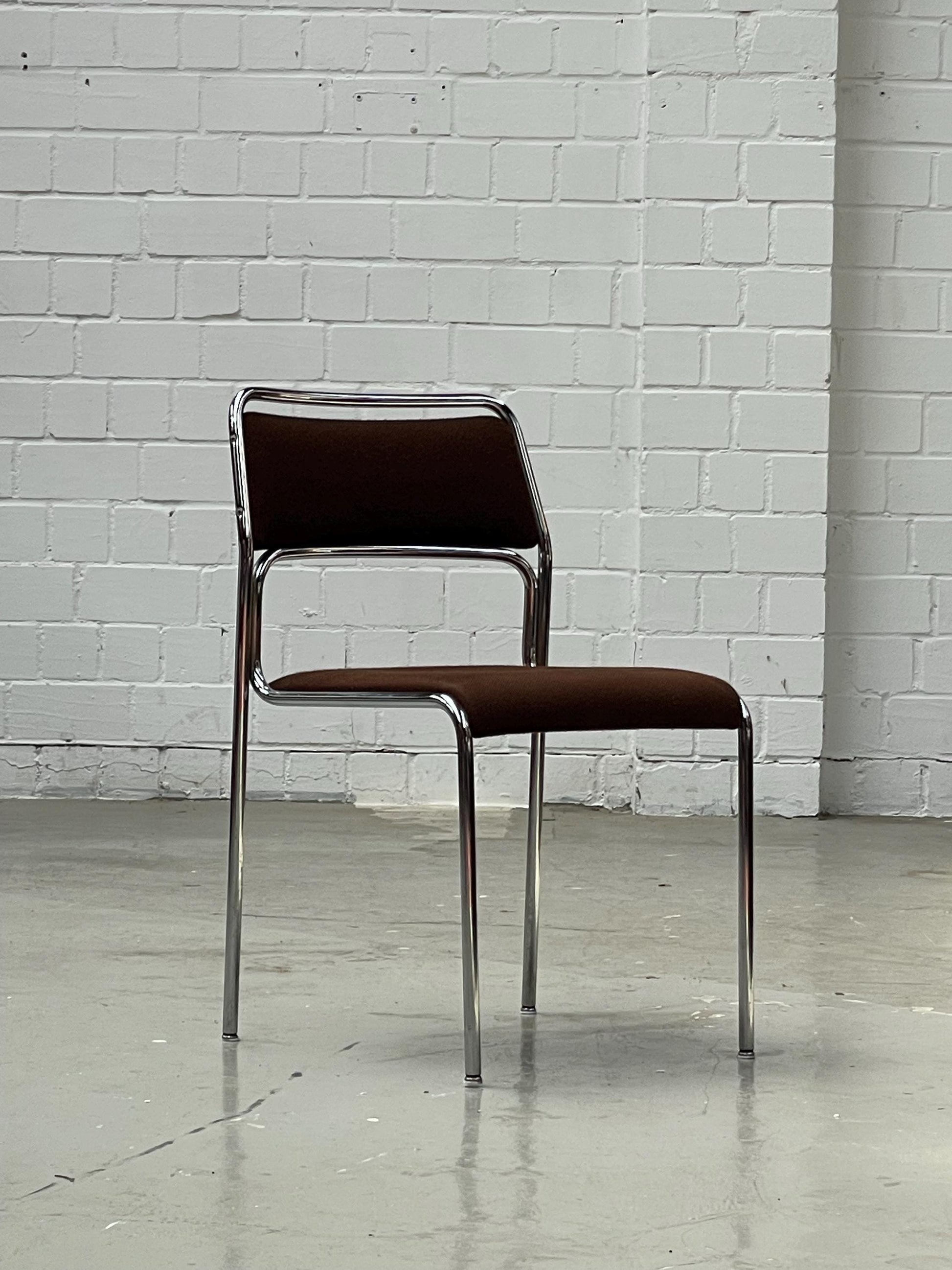 Vintage Stuhl Bauhaus stapelbar brauner Stoff verchromt von unbekannt für West-Germany