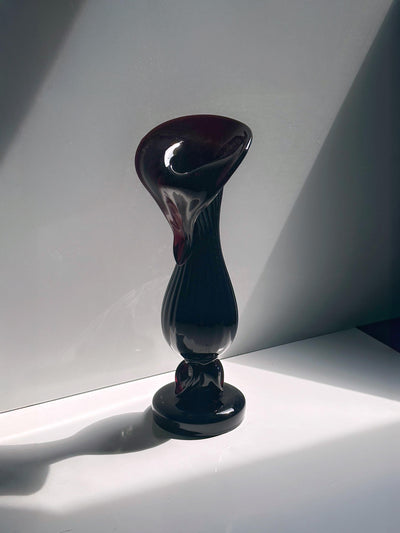 Vase en verre Art Nouveau vintage rouge bordeaux Bohême vers 1900
