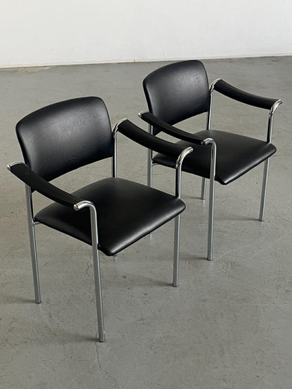 Chaise de salle à manger vintage en similicuir noir et acier chromé, Italie, années 1980