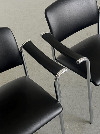 Chaise de salle à manger vintage en similicuir noir et acier chromé, Italie, années 1980