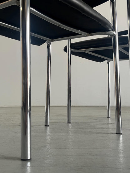 Chaise de salle à manger vintage en similicuir noir et acier chromé, Italie, années 1980