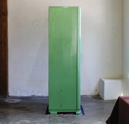 Vintage Bauhaus Kleiderschrank von Vichr für Prag lindgrün zweitürig