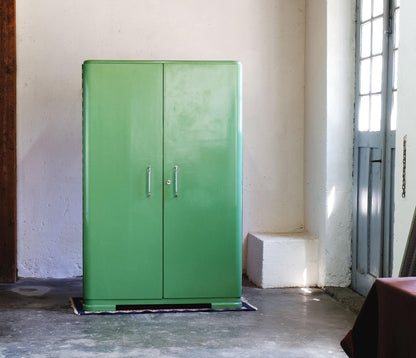 Vintage Bauhaus Kleiderschrank von Vichr für Prag lindgrün zweitürig