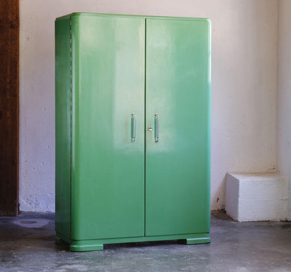 Vintage Bauhaus Kleiderschrank von Vichr für Prag lindgrün zweitürig