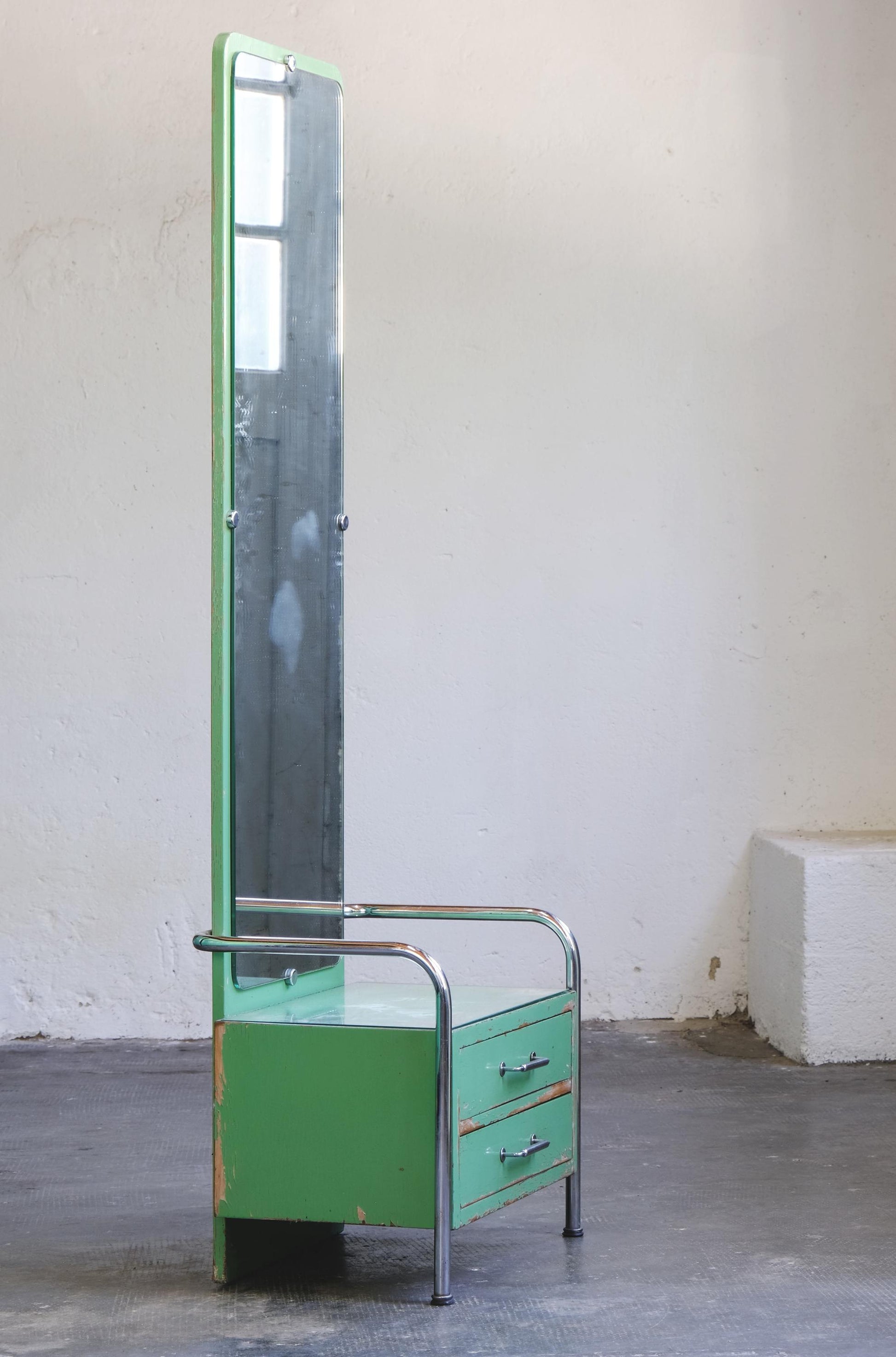 Vintage Bauhaus Spiegelkommode von Vichr in Lindgrün