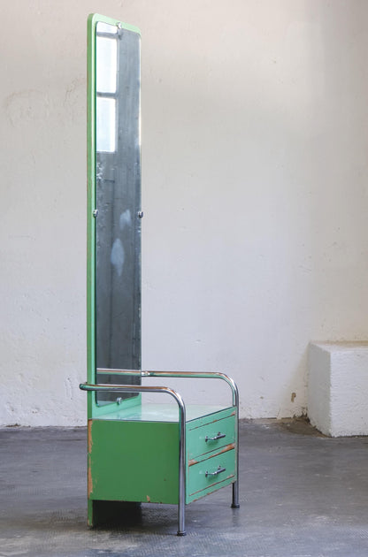 Vintage Bauhaus Spiegelkommode von Vichr in Lindgrün