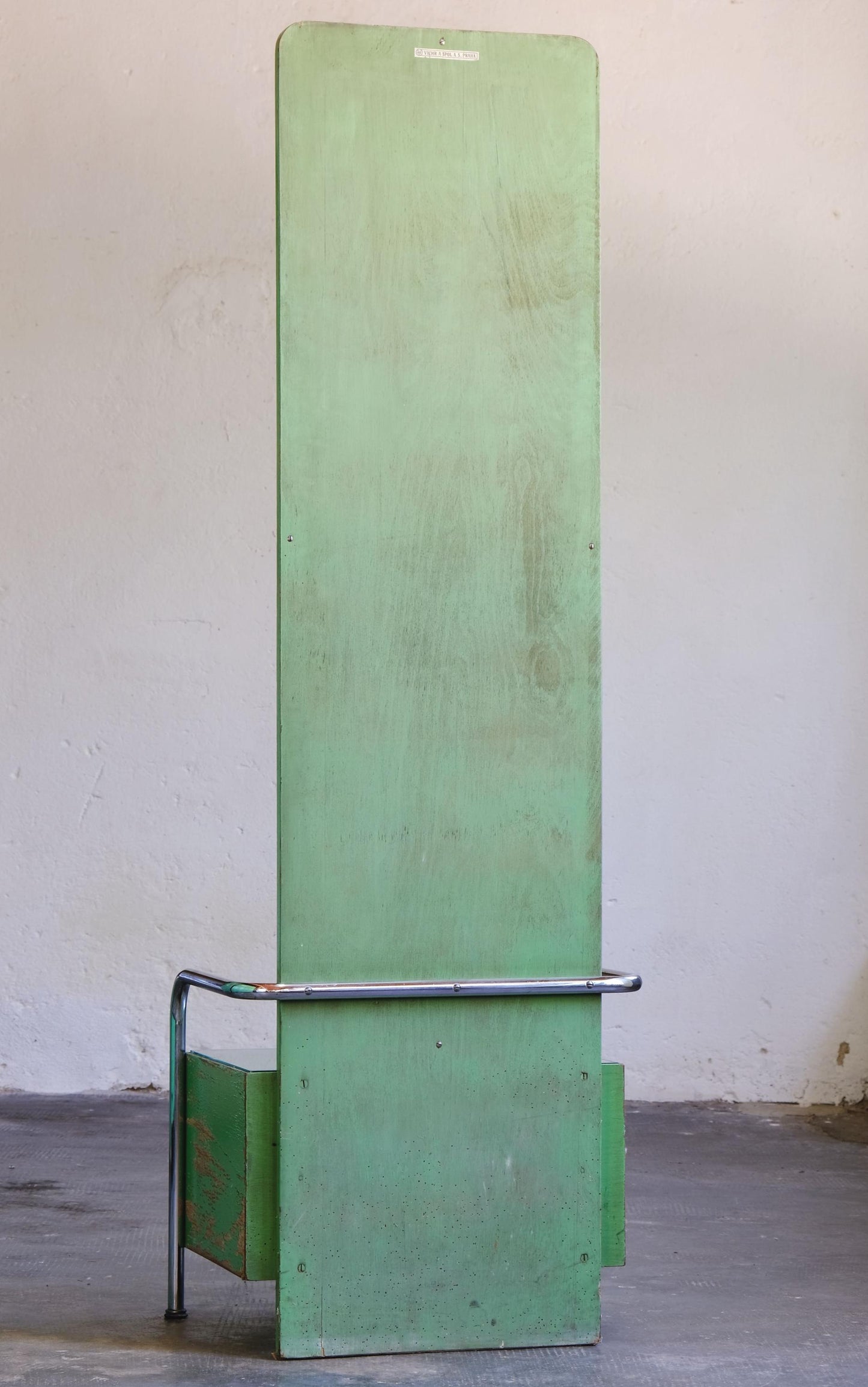 Vintage Bauhaus Spiegelkommode von Vichr in Lindgrün