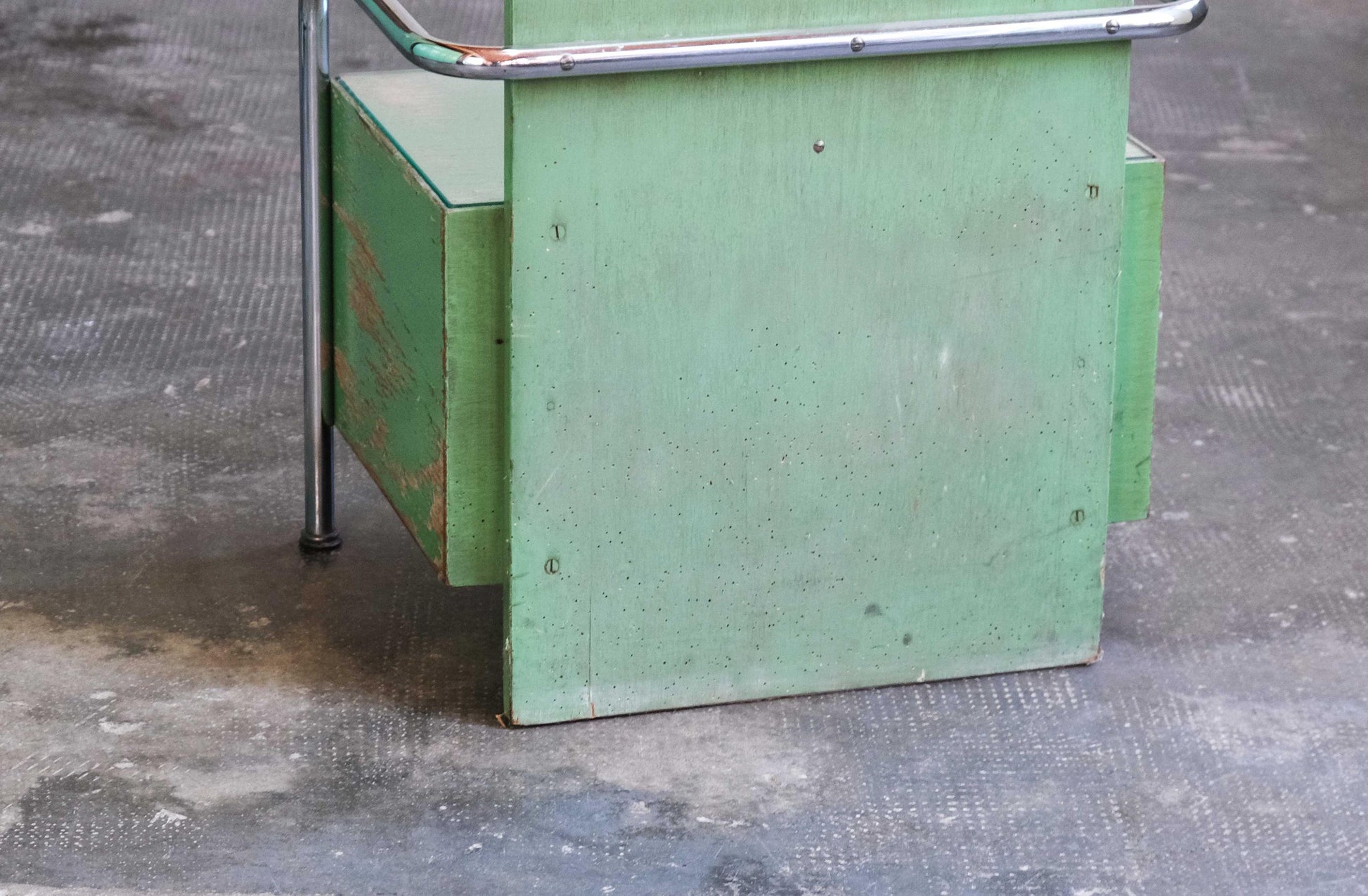 Vintage Bauhaus Spiegelkommode von Vichr in Lindgrün