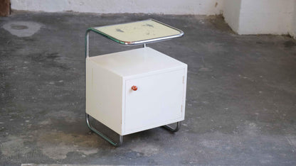Vintage Nachttisch Art déco mit Glasplatte und Stahlrohrgestell