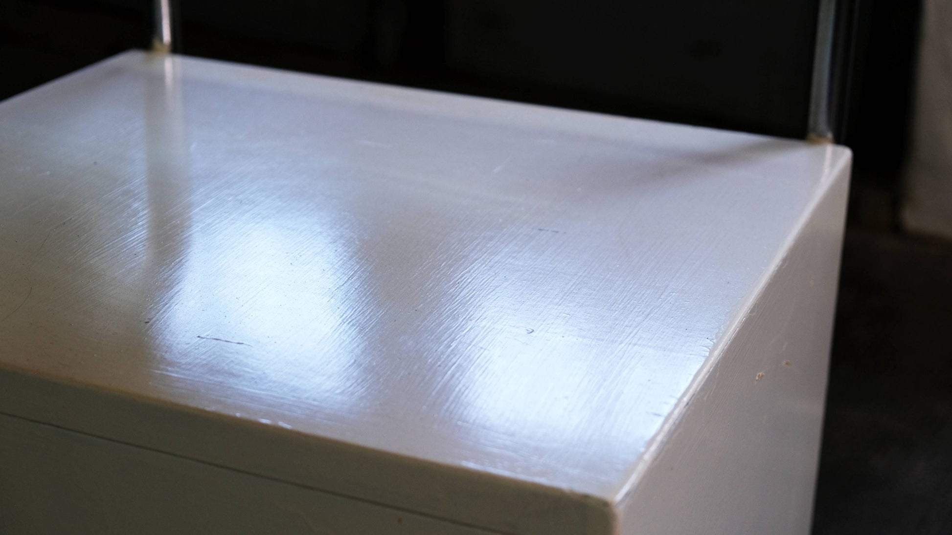 Vintage Nachttisch aus Stahlrohr mit Glasplatte