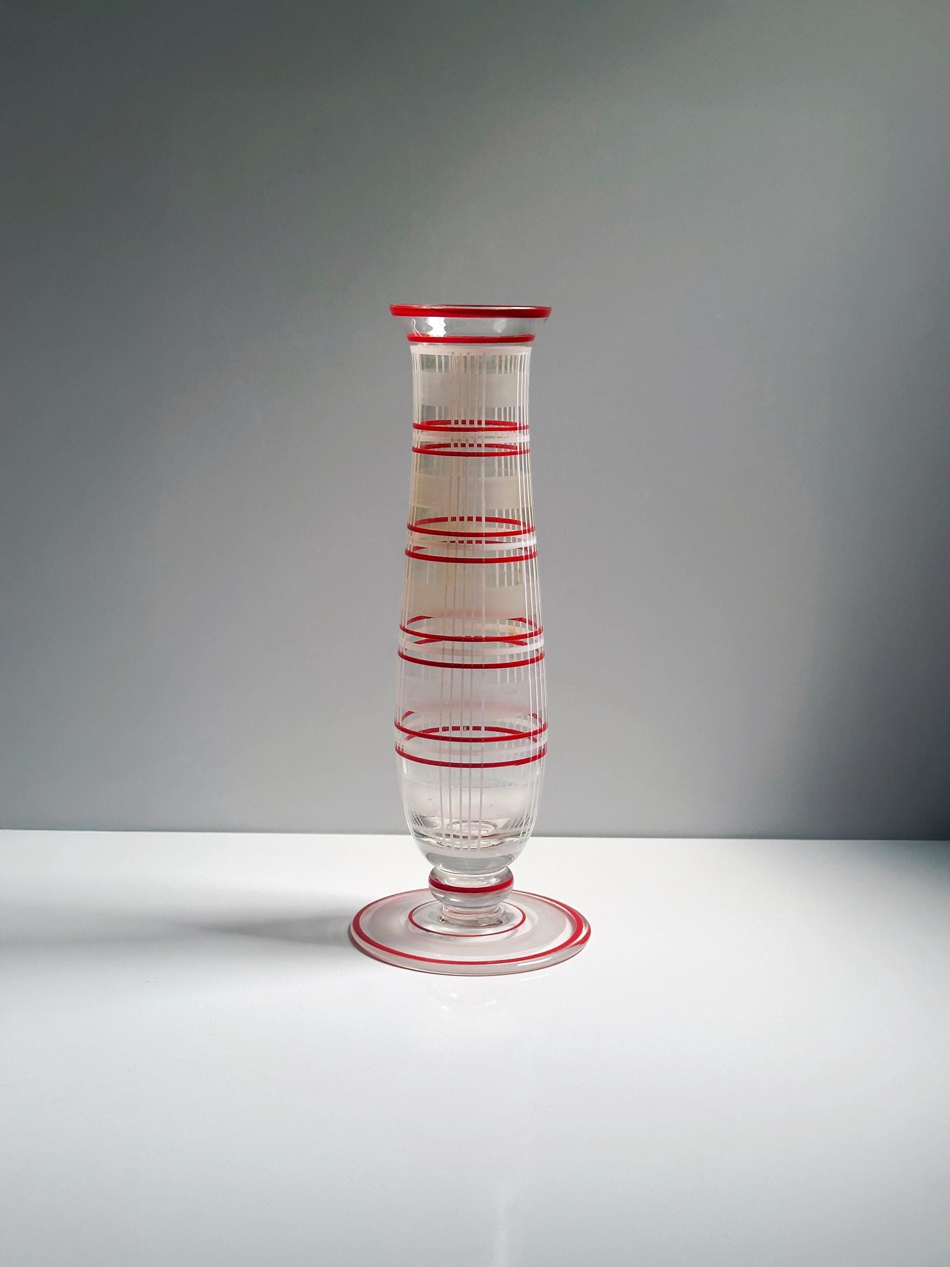 Vintage Vase Set von 2 Glas Streifen Dekor Bauhaus Art Deco handbemalt Rot Orange Weiß