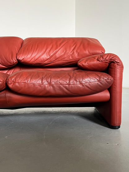 Vintage Maralunga Sofa von Vico Magistretti für Cassina Dunkelrot Leder 1990er