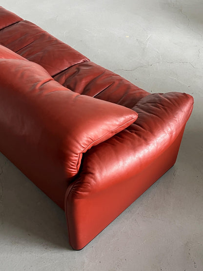 Vintage Maralunga Sofa von Vico Magistretti für Cassina Dunkelrot Leder 1990er