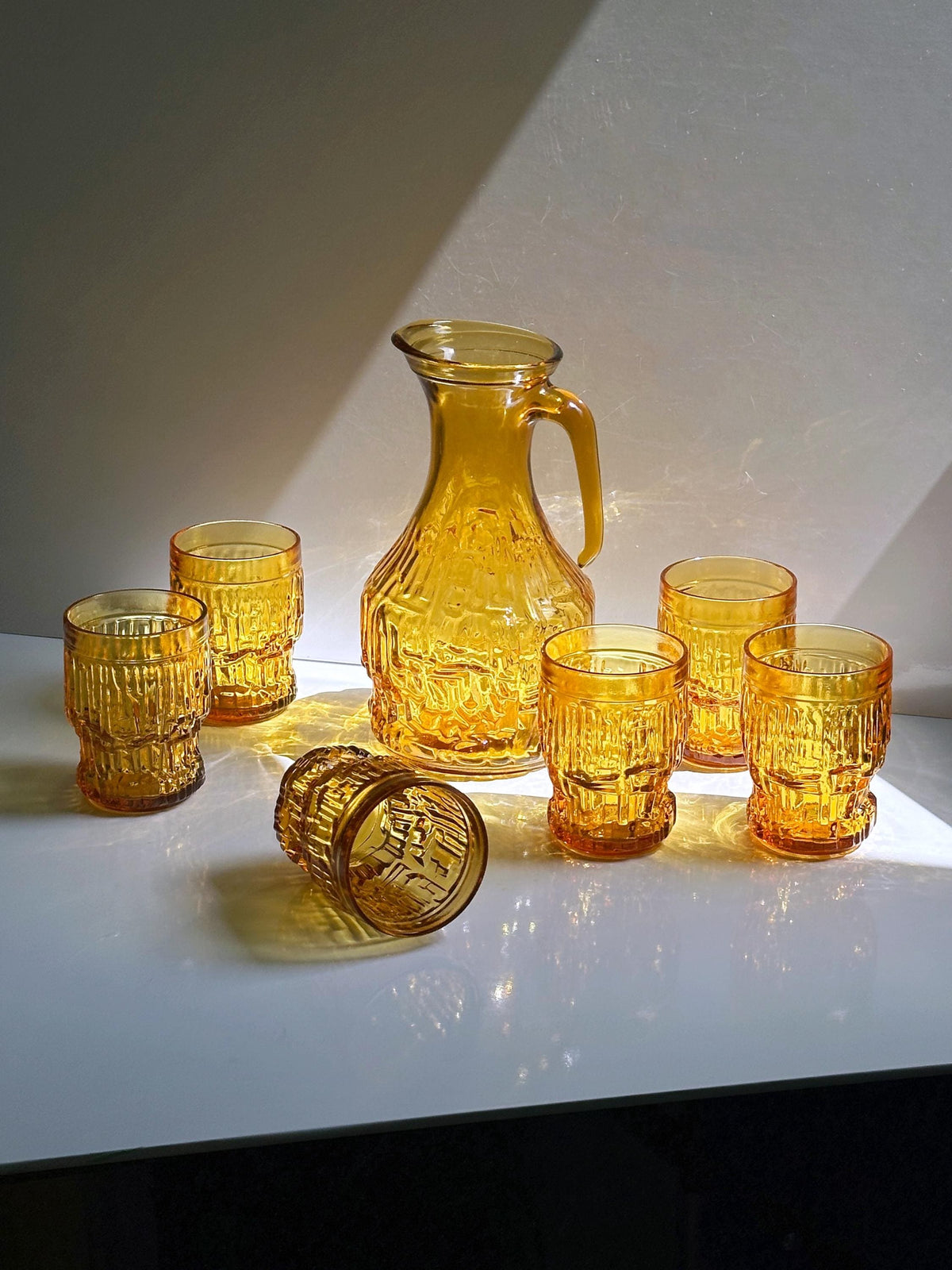 Vintage Karaffe Set von 7 Trinkgläsern Gelb von Bormioli Rocco